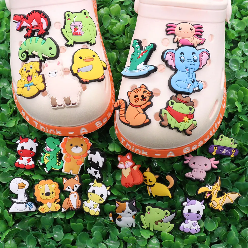 Breloques de chaussures en PVC pour enfants, dinosaure, vache, grenouille, éléphant discutant, accessoires en PVC, ornements de sandales, cadeau de bricolage, bonne qualité, 1 pièce