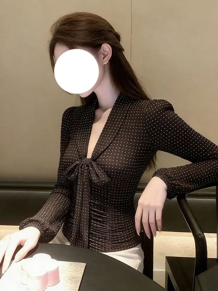 

Ретро-топ с узлом для женщин: Нежный модный весенний новый универсальный топ с мягким точечным узором, французский стиль, высокая талия, V-образный вырез...