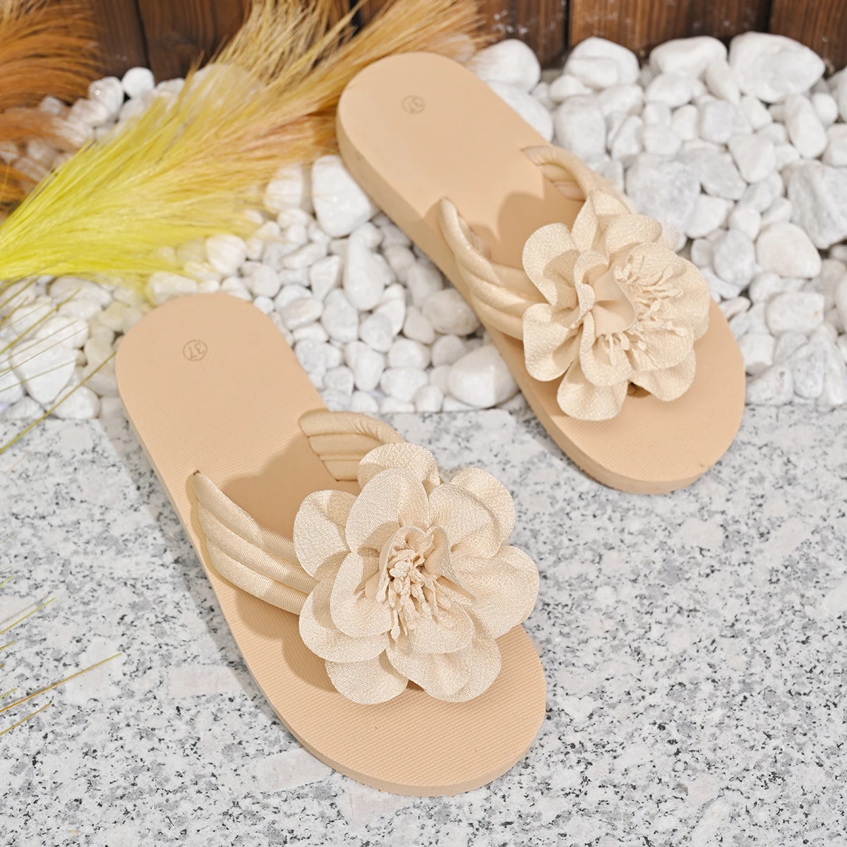 2025, modische Blumen-Dekor-Flip-Flops für Damen, Sommer, Strand, rutschfeste Plateau-Hausschuhe, Damen-EVA-Sohle, leichte flache Sandalen, 36–43