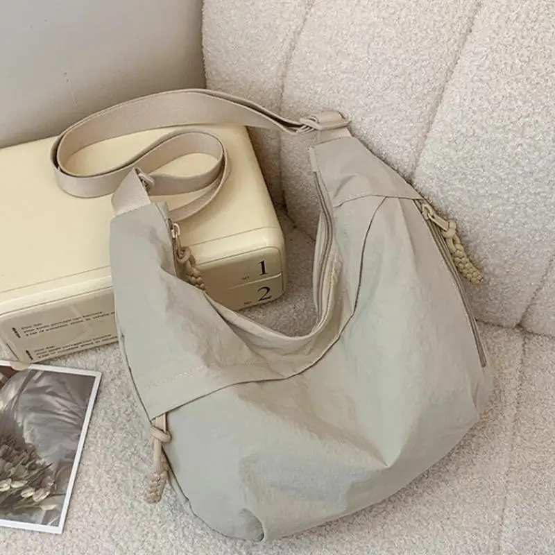 

New Fashionable and Minimalist Korean Version Dumpling Bag Popular This Year New High-quality Shoulder Bag Large Capacity Tote﻿