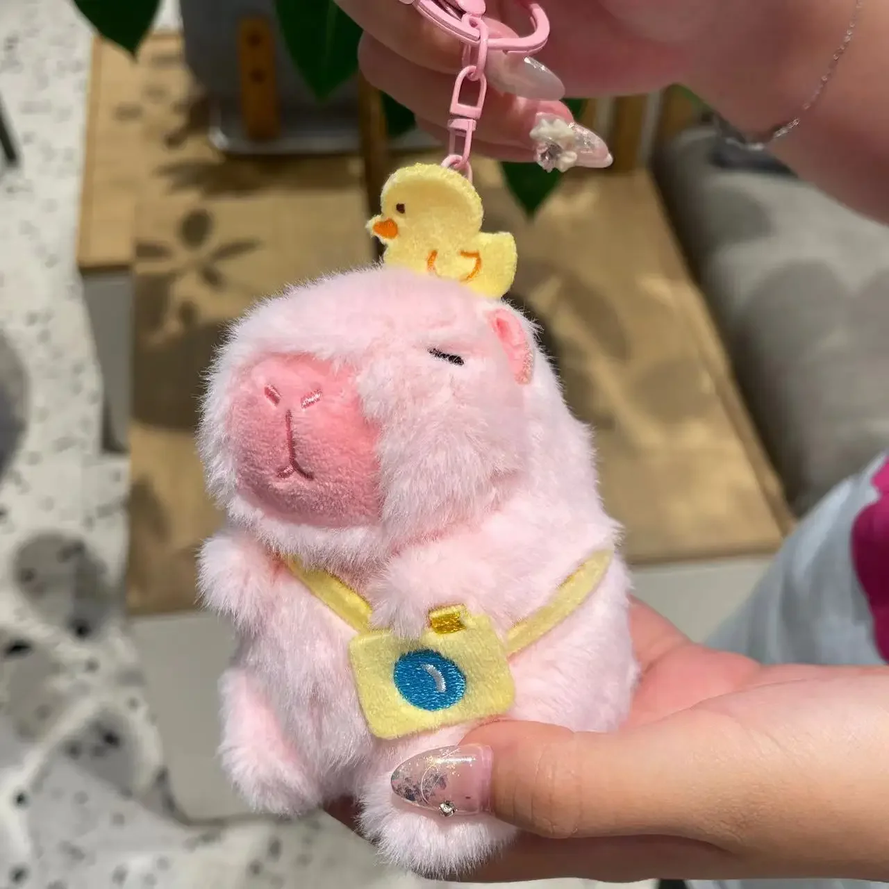 Porte-clés en peluche Capybara rose, style d'été mignon et créatif, jouet beurre Capibaraa, cadeau de griffe