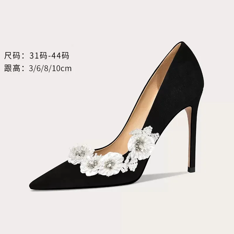 Frühling und Sommer neuer Stil spitzer Kopf Seidengesicht Blume Hochzeitsschuhe dünne High Heel Partykleid große kleine Frauen einzelne Schuhe