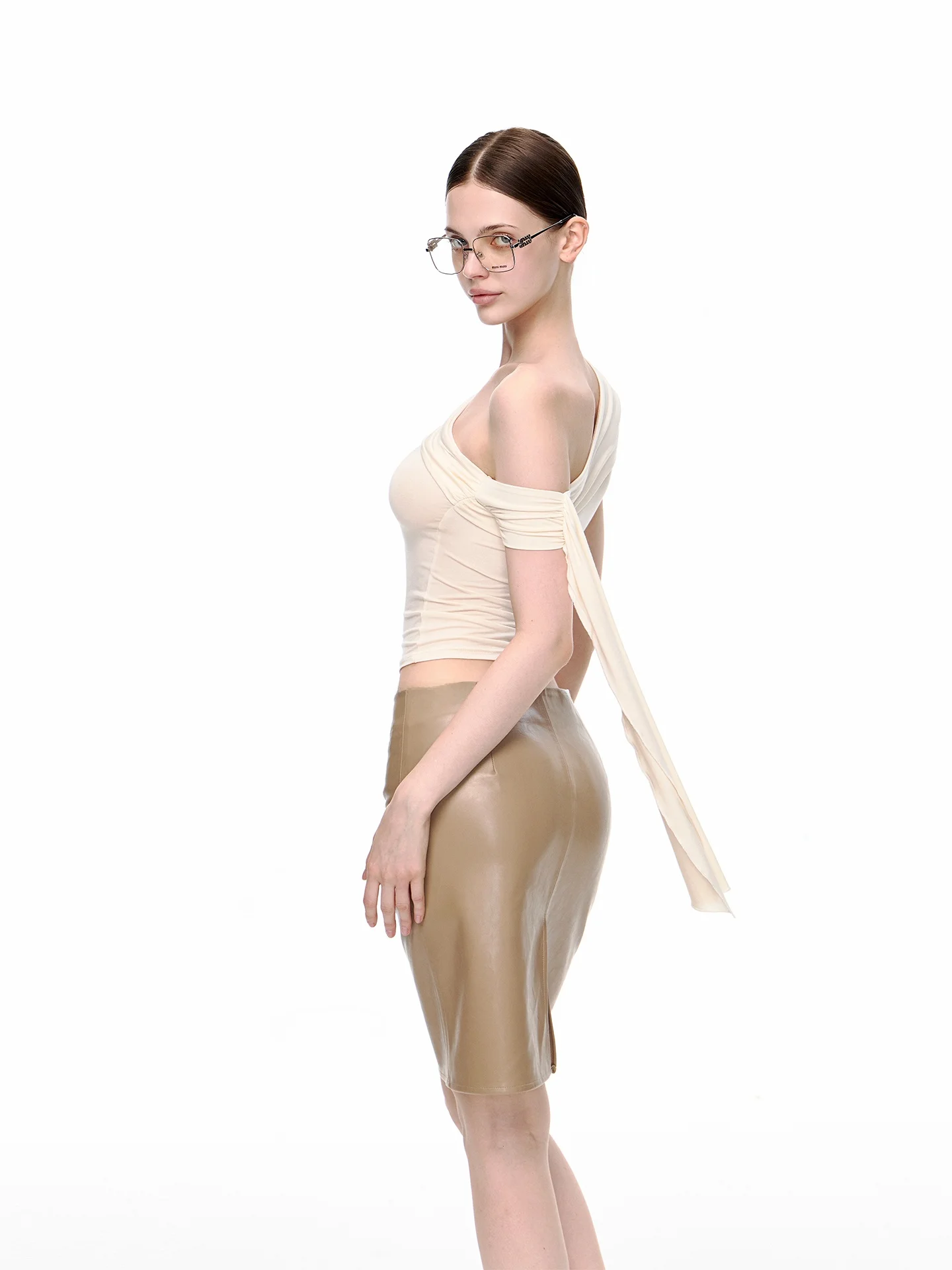JLAUNT Women's Slim Fit Shoulder Baring T-shirt Two Colors Casual Versatile Design Sensation Sexy Style Short Length Sleeveless