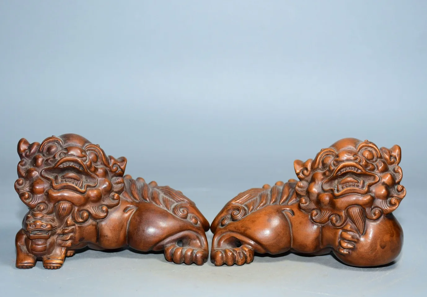 

4"Tibetan Temple Collection Old Boxwood Lion Statue A Pair Roll hydrangea Gather fortune Office Ornament Town house