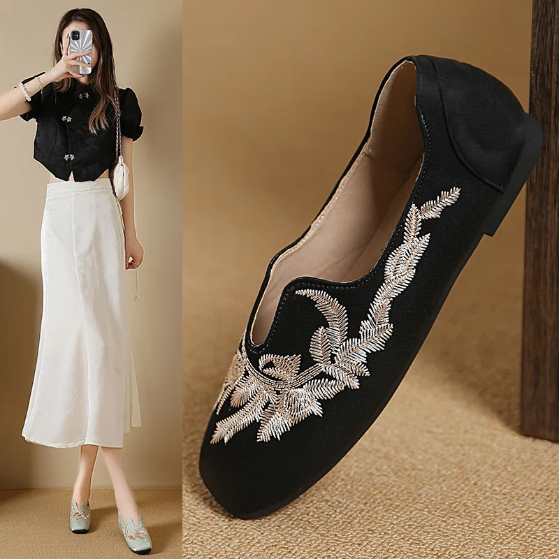 2026 Neue Damen Loafer mit eckiger Zehenpartie und Stickerei, flache Mokassins, lässige Slipper, leichte Slip-on-Walkingschuhe