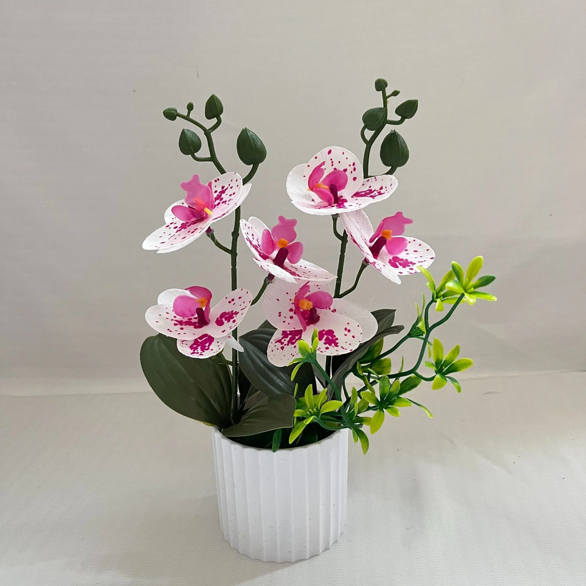 Künstlicher Orchideen-Schmetterlings-Doppelbündel mit 6-Blüten, Topfpflanzenfolie, realistisches Grün, Szenen-Setup für die Innenfotografie – Detail 13