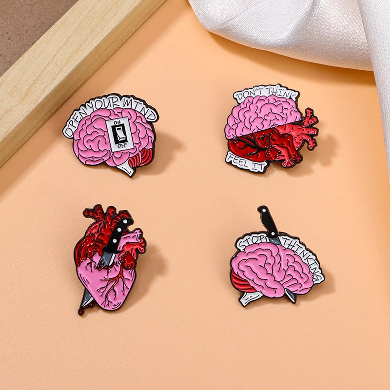 Creative Blood Organ Metal Brooch Dagger Heart Brain Switch Open Stop Thinking Brain Cartoon Badge Punk Pins Jewelry Accessories