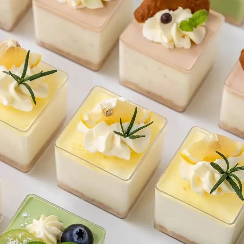 10/20 قطعة أكواب الحلوى المربعة كوب بلاستك لحفل زفاف عيد ميلاد موس الحلويات الحلويات حفلة الآيس كريم المقبلات