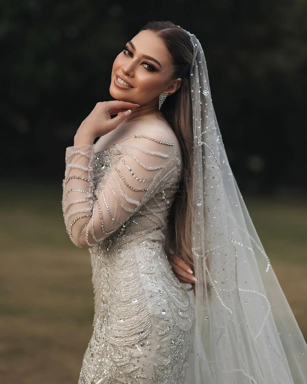 Elegant Wedding Dresses Sequins Appliques Lace Mermaid Bridal Gowns Custom Made Long Sleeves Sweep Train Robes