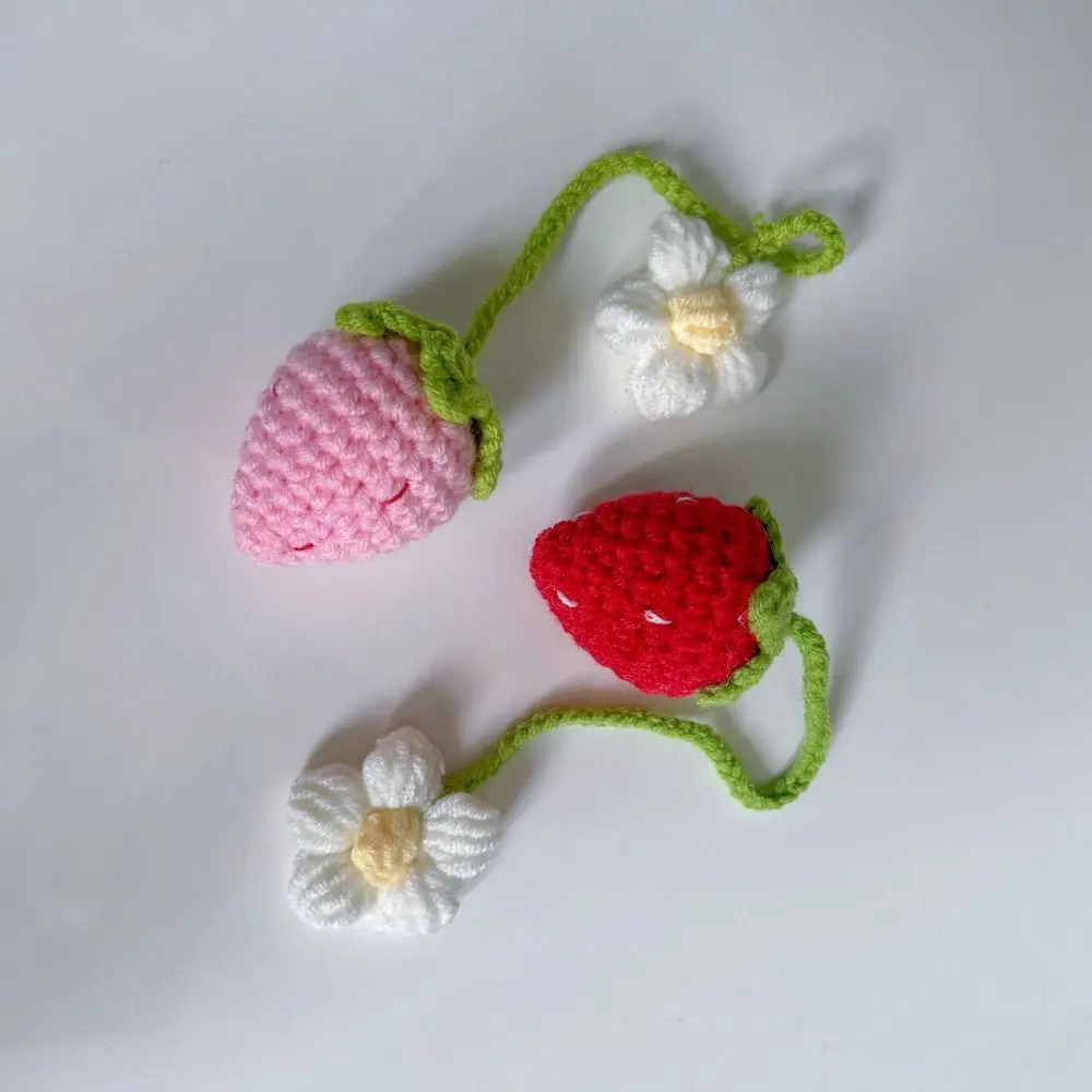 Handmade Knitted Strawberry Keychain Keyring Women Crocheted Wool Flower Leaf Pendant Car Key Ring Chain Handbag Charms Gifts