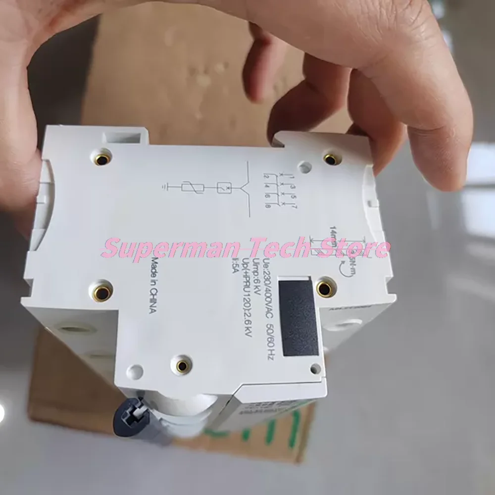 Surge Protector A9L212054 iSCB2 120L1 4P Lightning Protector