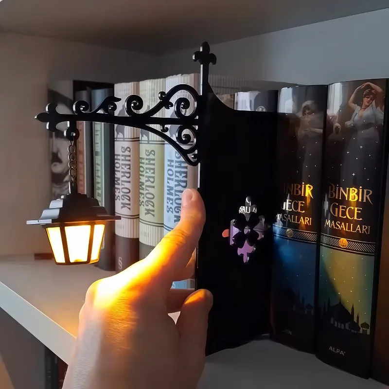 Retro Wrought Iron Lantern Shape Book Stand Night Light Library Bookshelf Ornament Bookend Small Chandelier Study Ornament