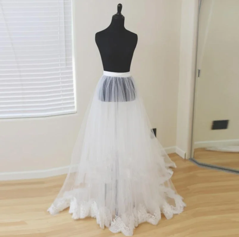 Detachable Bridal Skirt Wedding Overskirt 2 Layers Removable Tulle Skirt with Lace Appliques Edge Bridal detachable train