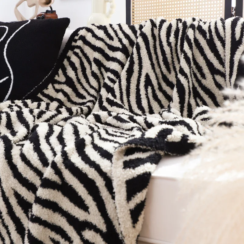 

Withered Nordic style soft and glutinous zebra patterned half edge velvet leisure blanket with plush blanket, living room sofa b