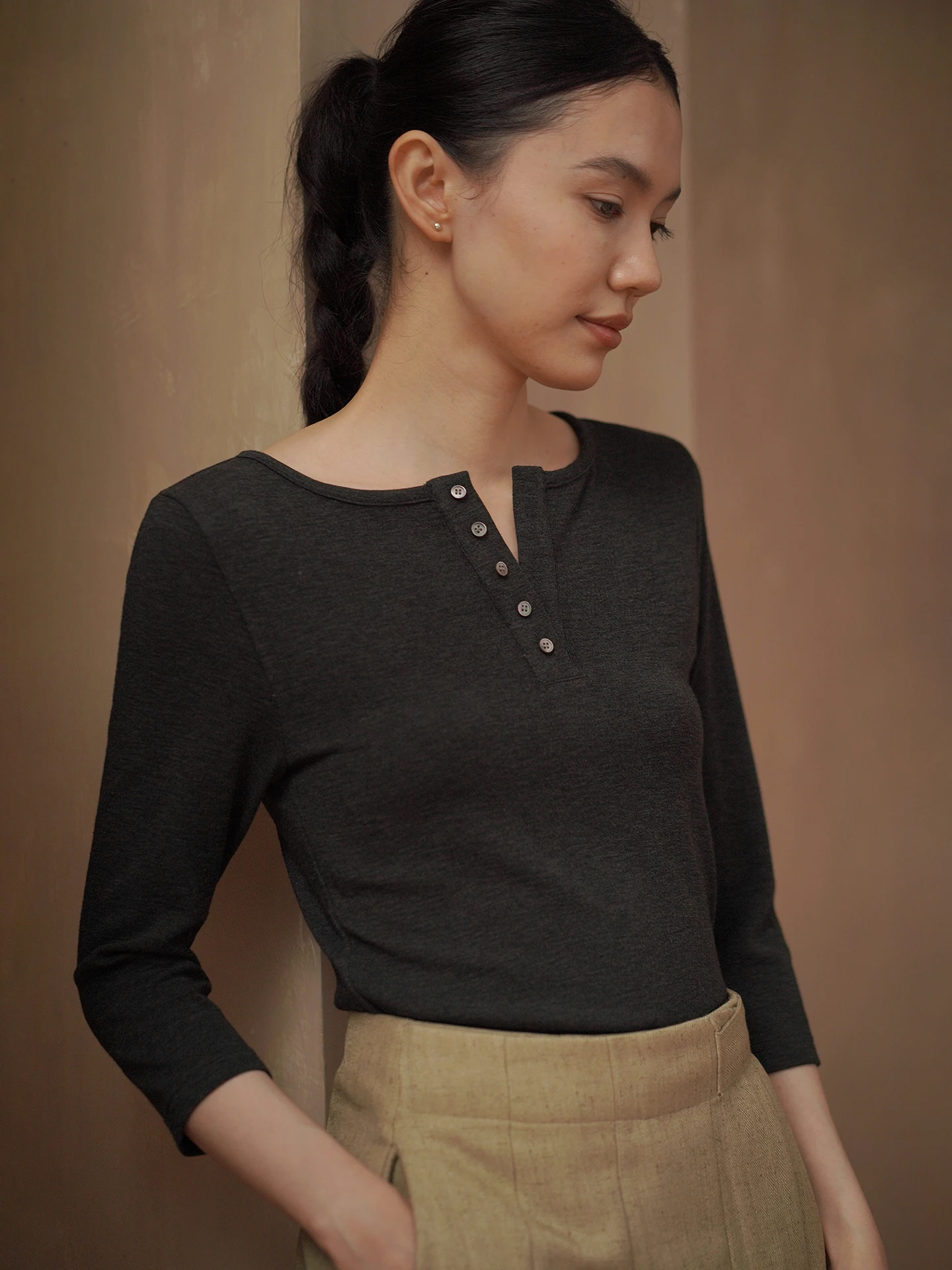 Hacikis Miss Commute Simple Soft Skin-friendly Cotton Blend Fitted Shoulder Henry Collar Long Sleeve T-shirt Casual Style