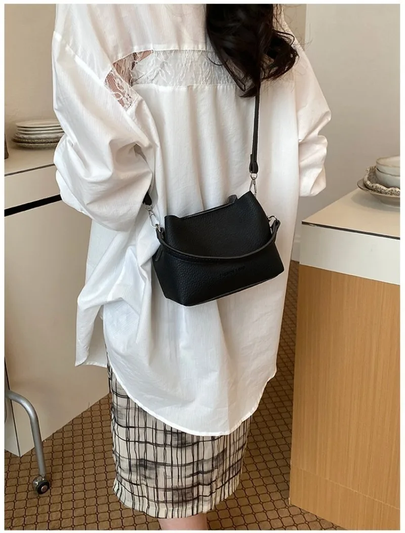 CEEKAY Minimalistische Mini-Eimertasche aus genarbtem, lederähnlichem Leder mit Aufdruck, leicht und tragbar, als Umhängetasche oder Schultertasche für Kaffeebraun – Detail 32
