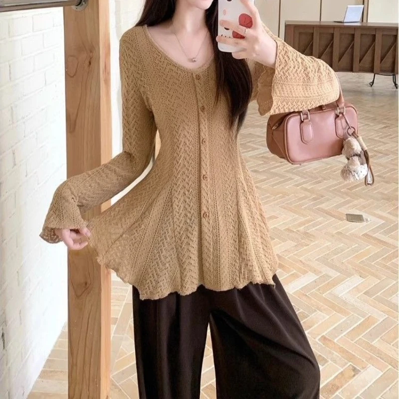 

V-neck Design Long Sleeved Knitted Sweater for Women in Autumn 2025, New Slim Fit and Irregular Top