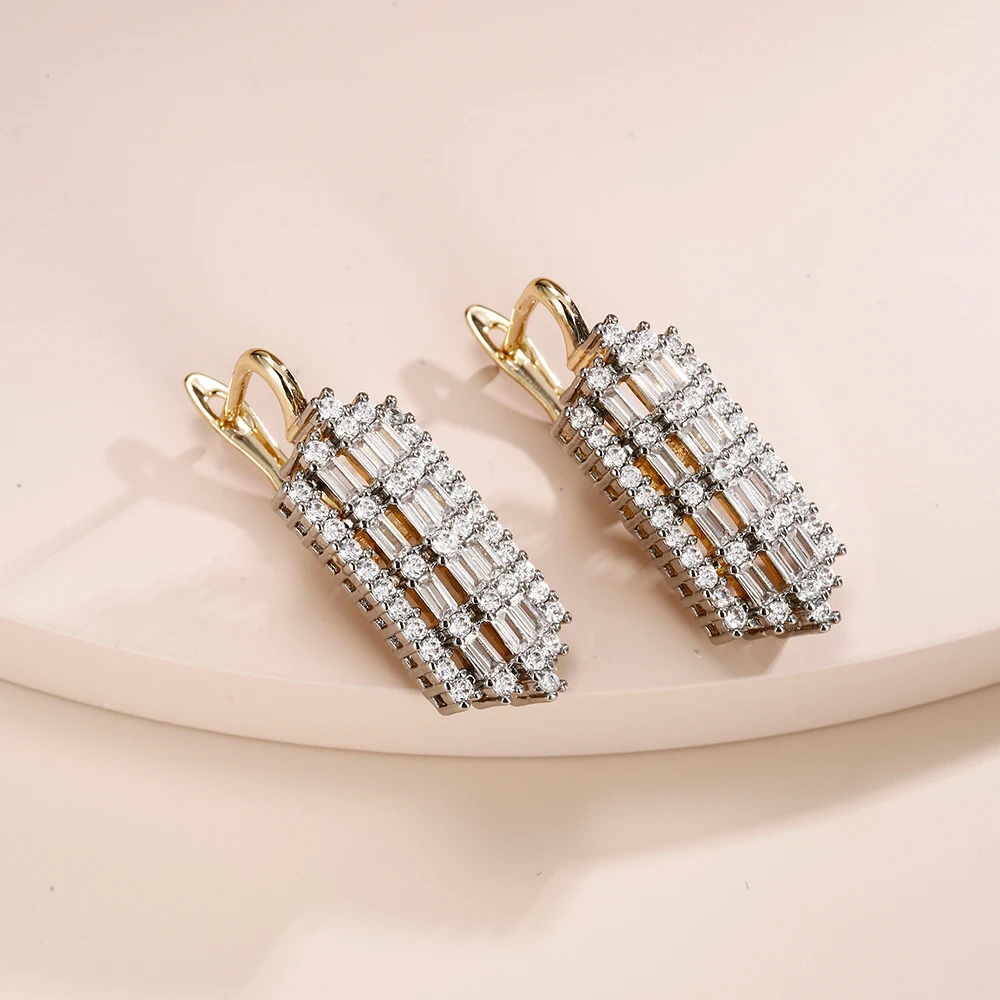 Französischer leichter Luxus-Schmuck mit eingelegten Baguette-Ohrringen und Ringen im zweifarbigen Set, vielseitiger Schmuck für den Arbeitsweg und Bankette. – Detail 6