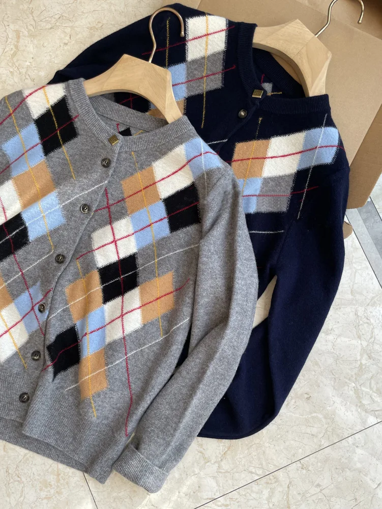 المرأة الرجعية المعين سترة مشغولة من الصوف سترة الصوف الخالص طاقم الرقبة طويلة الأكمام النمط الأكاديمي خزانة عصرية 3K