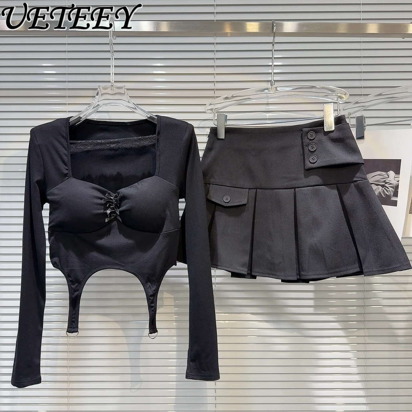 

Spring New Black Socialite Strap Chest Pad Short T-shirt Long-sleeved Top + Pocket Pleated Skirt Two Piece Sets Womens Outifits