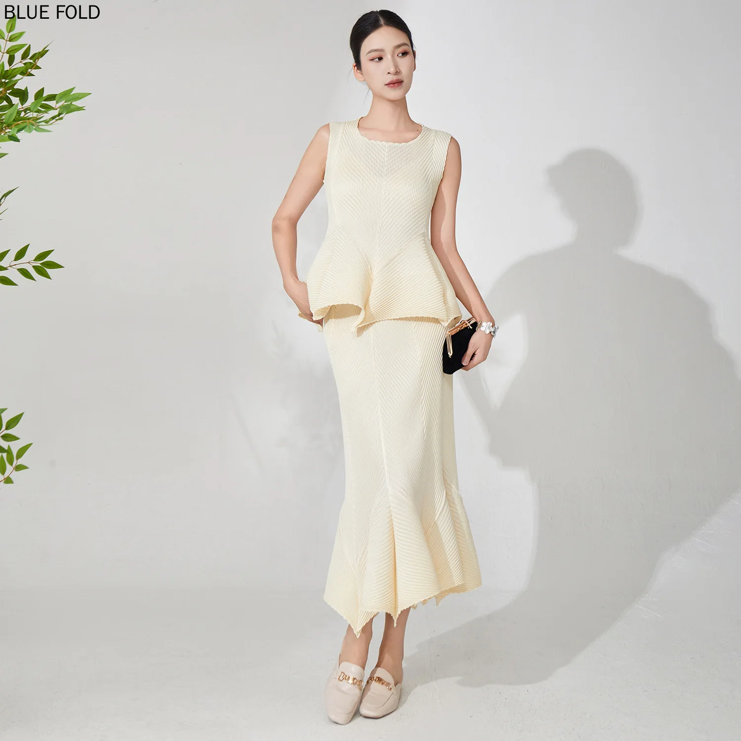 

Skirt Two-piece Set Miyake High-end Feel Sleeveless T-shirt and Mermaid Hem Skirt Womens Two Peice Sets