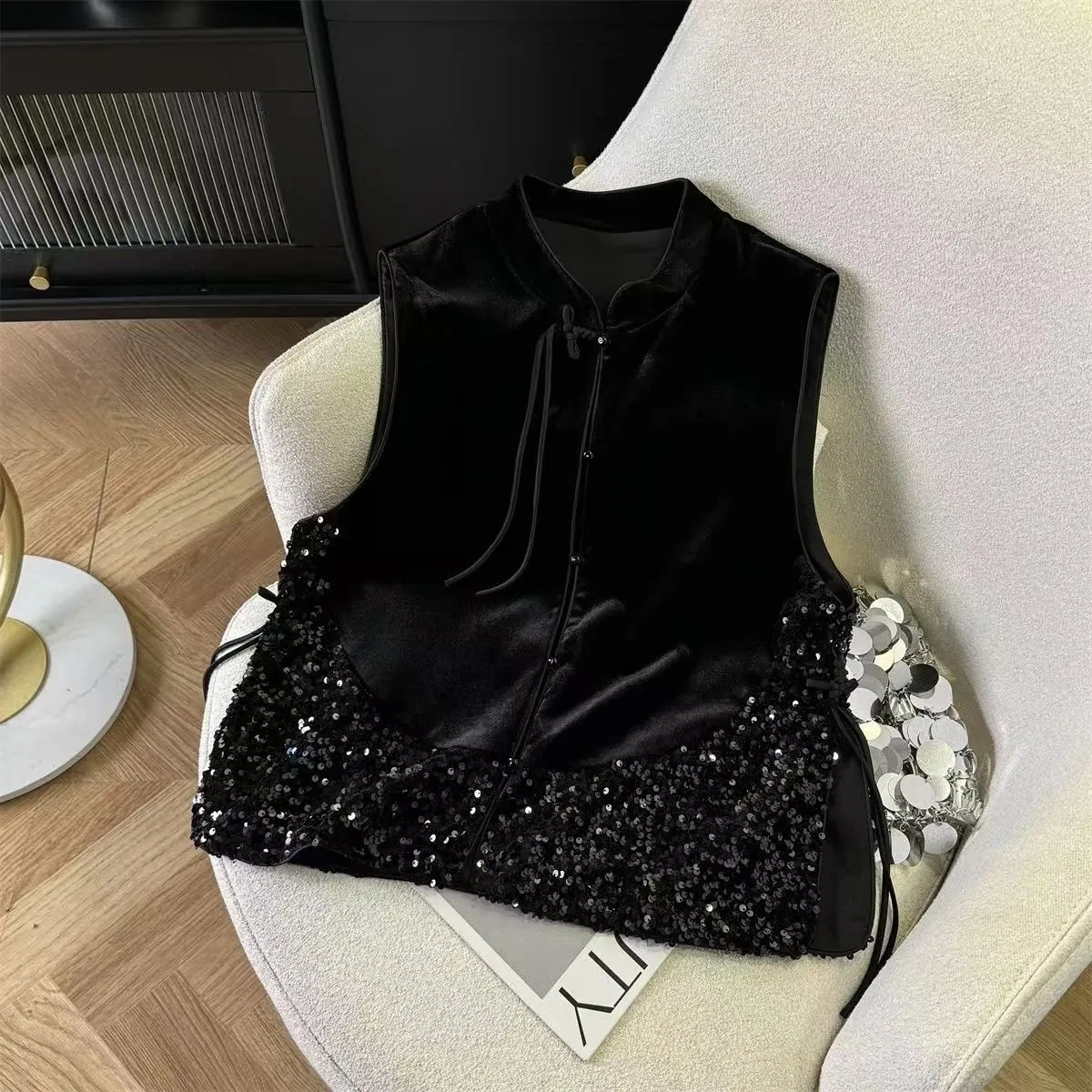 Fashionable Chinese Style Velvet Vest with Button Design Shiny Sequins Sleeveless Traditional Costume Top for Women Autumn 2026