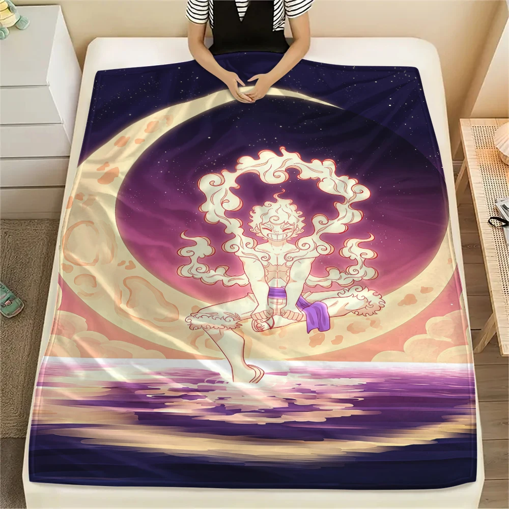 ONE PIECE GEAR 5 Flanelldecke mit niedlichem Druckmuster, ideal für Sofa, Schlafzimmer, Stuhl, Bett, Picknick, Reisen – HE24