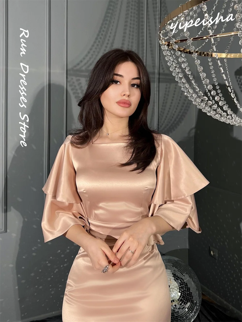 Personalizado Jiayigong alta calidad exquisita vaina cuadrada fiesta en capas Charmeuse vestido para ocasiones formales mensajesч Uyнее Плаalıе Ж браza