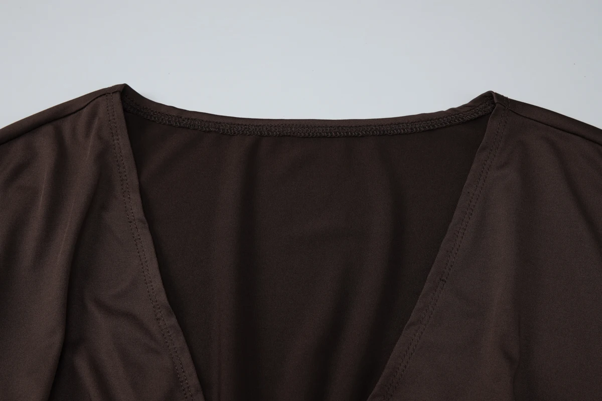 Hugcitar Modisches V-Ausschnitt Einfarbiges Kurzarm-Patchwork-Spitzen-Oberteil Sexy Loses Crop-T-Shirt Transparentes Sommer-Damen-T-Shirt für Party und Nachtclub – Detail 5