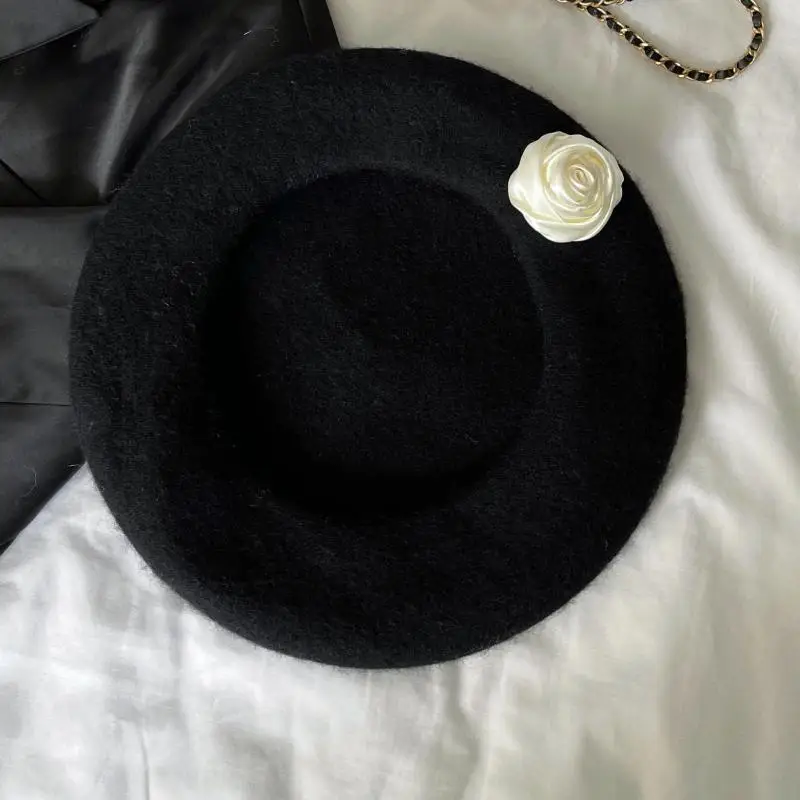 Vintage-Wollbaskenmütze für Damen, großes Blumenmuster, Wintermützen für Damen, modisch und lässig, Schwarz und Weiß