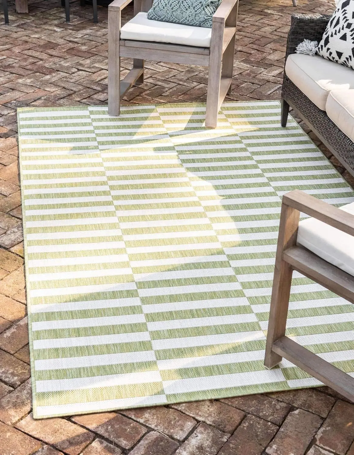 

Outdoor Striped Collection Area Rug - Striped (5' 1" x 8' Rectangle, Green/Ivory)