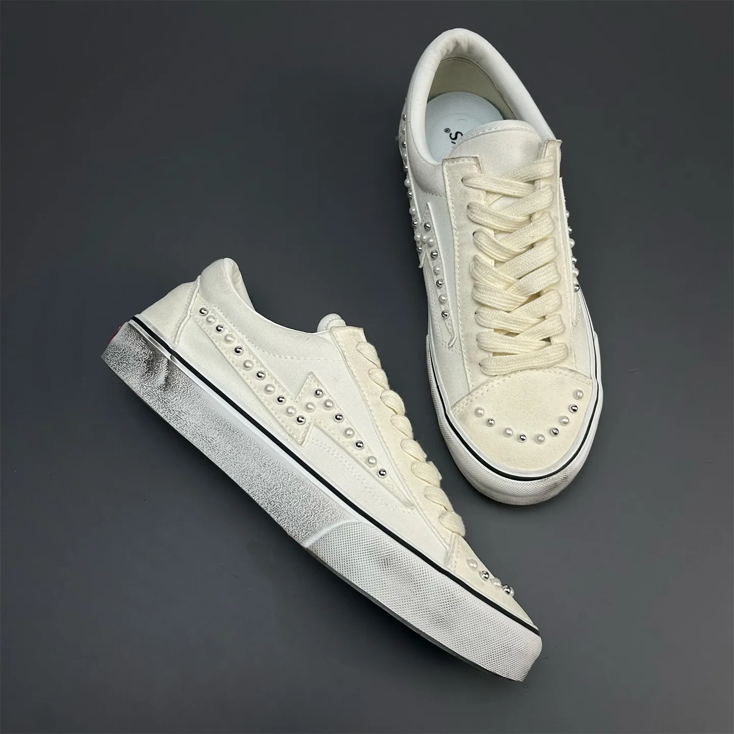 Pearl Rivet Low-Top Sneakers, Lightning Design, Off-White Casual Shoes, Vintage Distressed Style, Unisex Couple Shoes