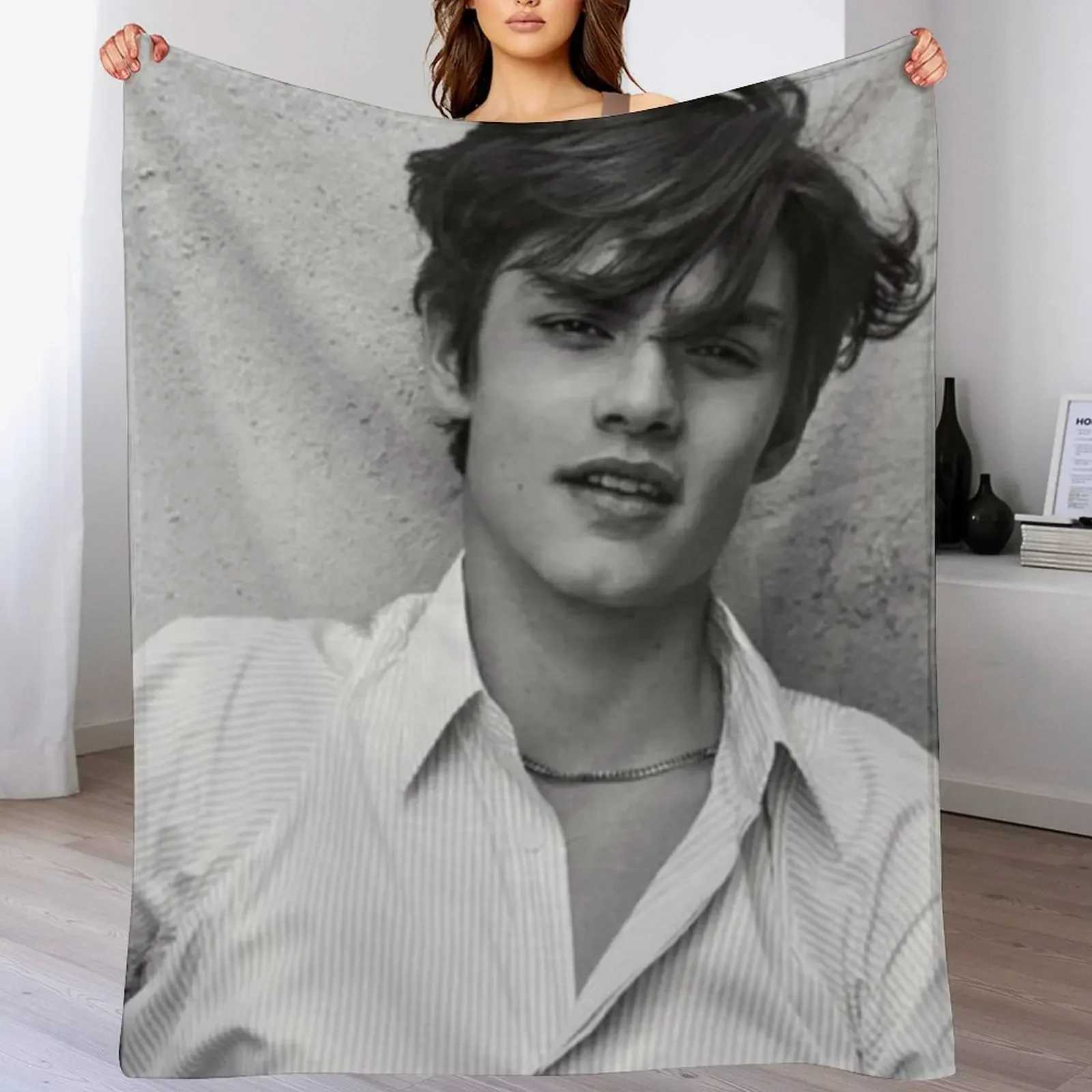 

Louis Partridge Throw Blanket Soft Solid Color Blanket for Couch Bed