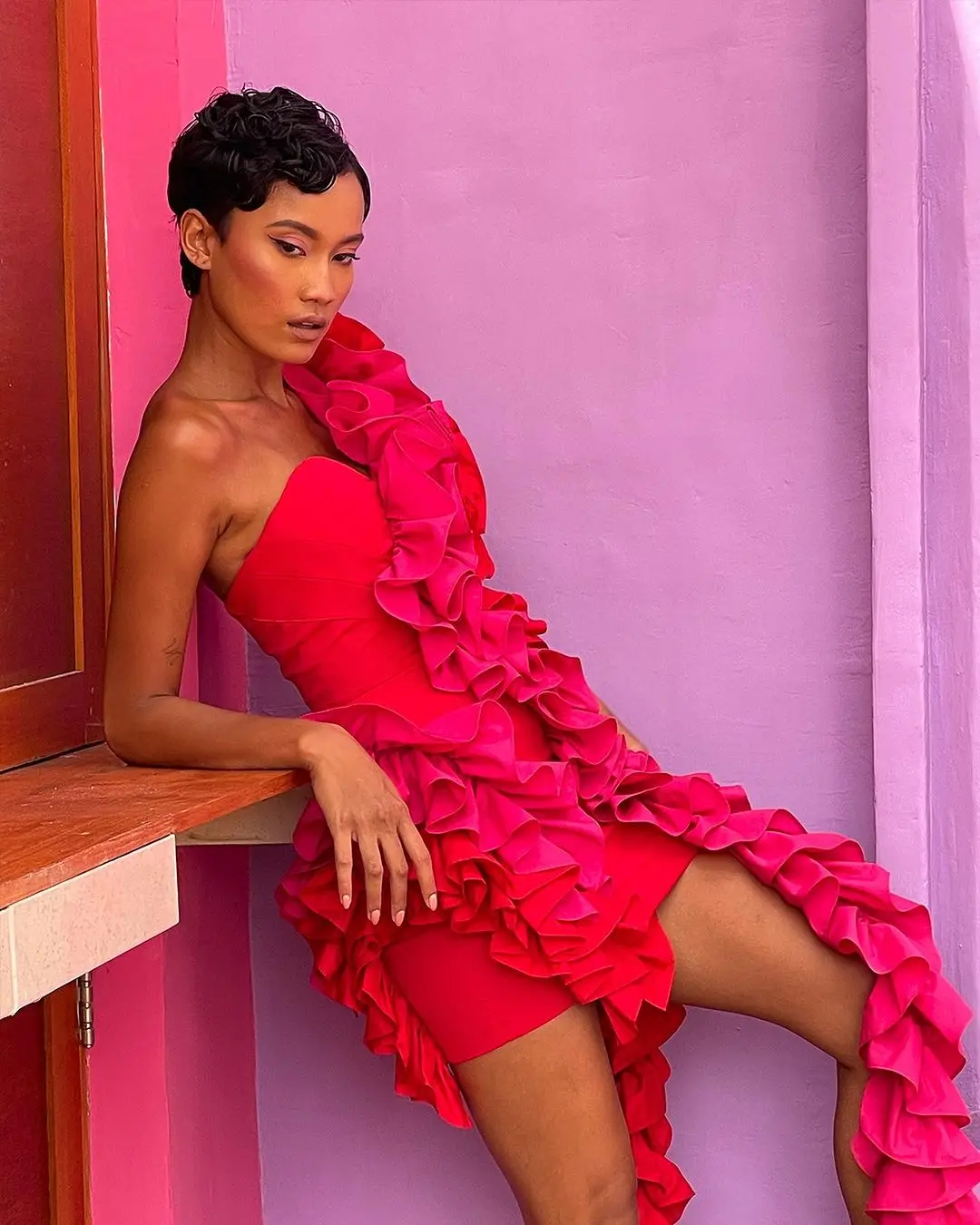 Minivestido con volantes a la moda, 2 colores, tiras de un hombro, vestidos cortos para fiesta de graduación, vestido de cumpleaños rojo fucsia 2024