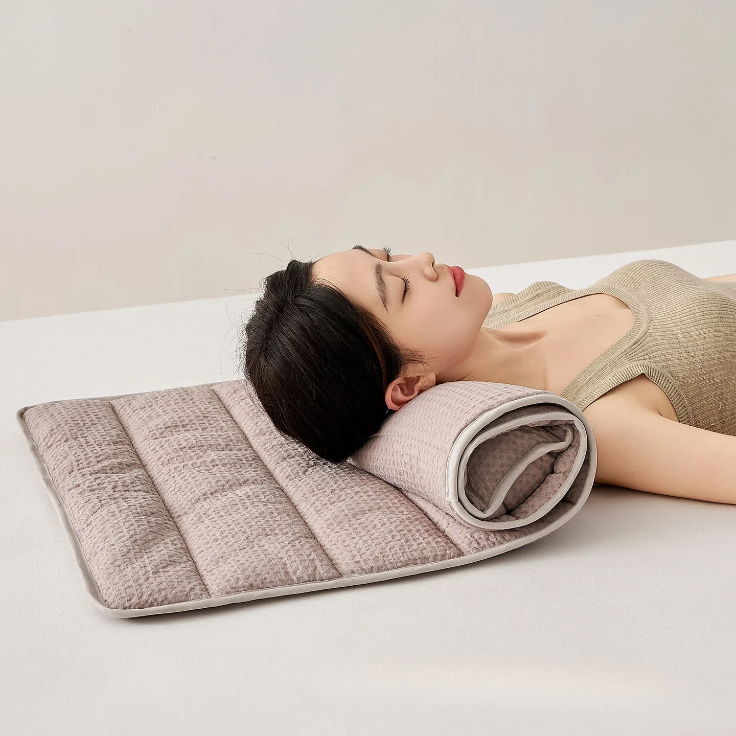 Travel essential adjustable neck protection sleep pillow cover pulled cylindrical pillow core，Towel travel pillow
