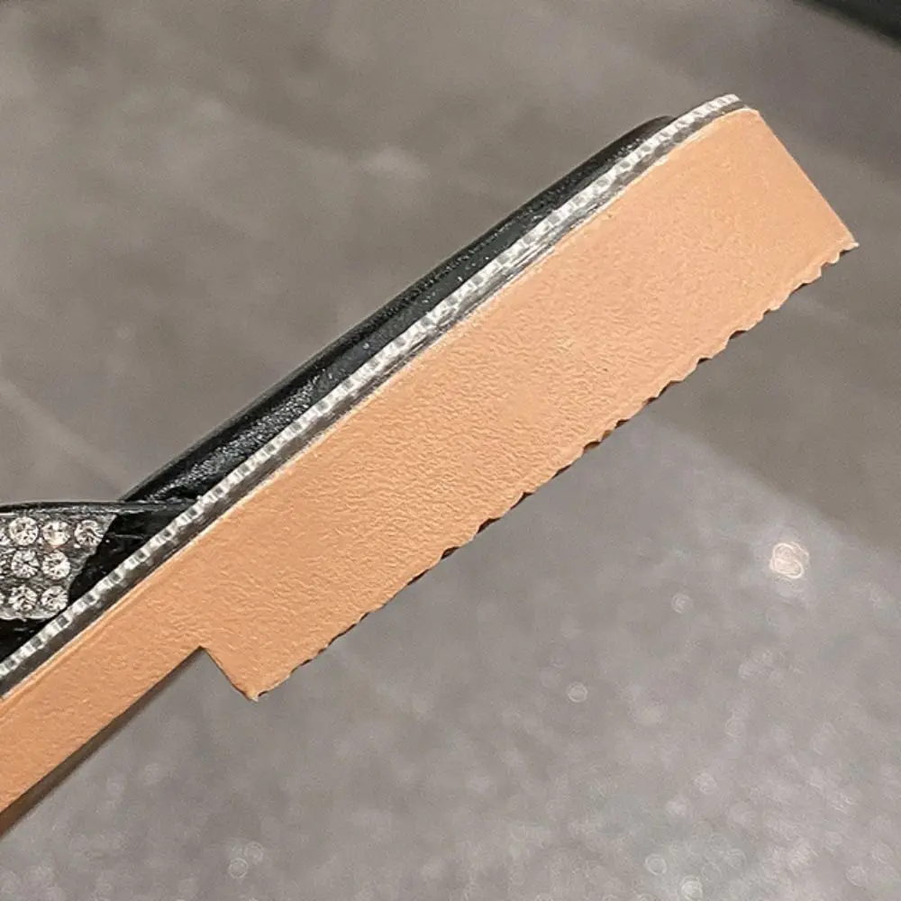 شباشب بسيطة مضادة للانزلاق على شكل زهرة كريستالية نعل ناعم من مادة PVC شباشب للشاطئ صنادل صيفية غير رسمية حلوة للمنزل #4