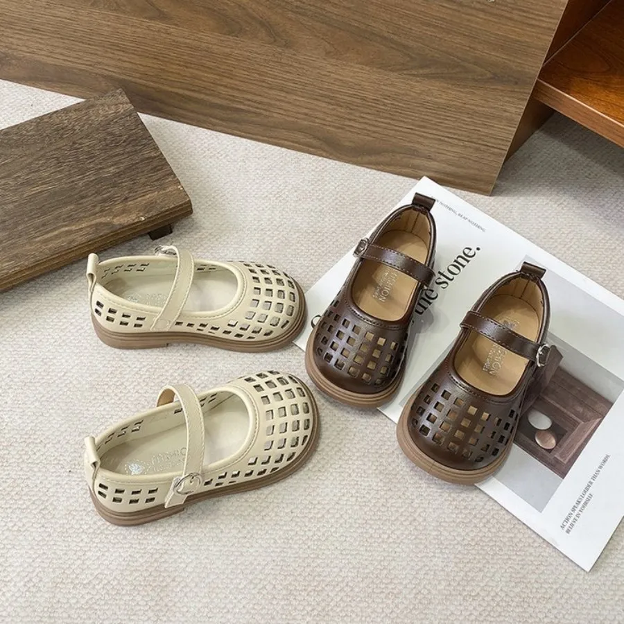 

Детские модные сандалии-слипоны, новинка лета 2026, в английском ретро-стиле, с квадратным носком, открытой конструкцией, повседневные сандалии