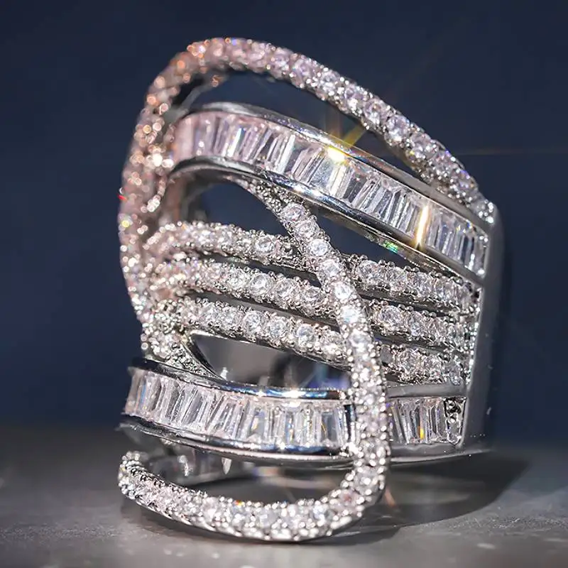 Huitan Luxuriöser Ring mit Hohldesign für Damen, Party, Elegante Hochzeit, Vollbesetzt mit Glänzenden Zirkonia-Steinen, Geometrischer Modeschmuck für Damen