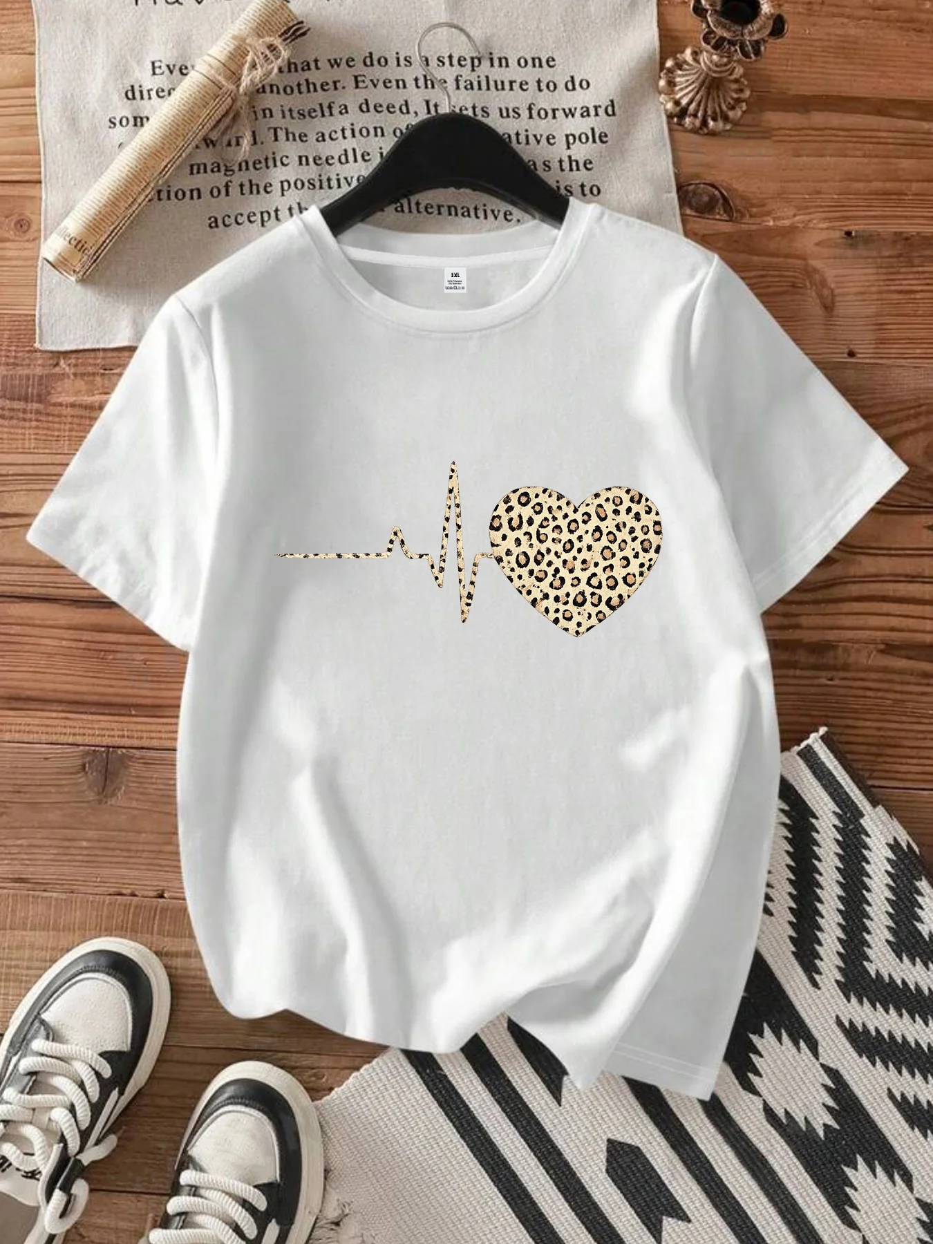 

【WDS0090】Plus size women's round neck short sleeve T-shirt with elastic half sleeves and trendy prints