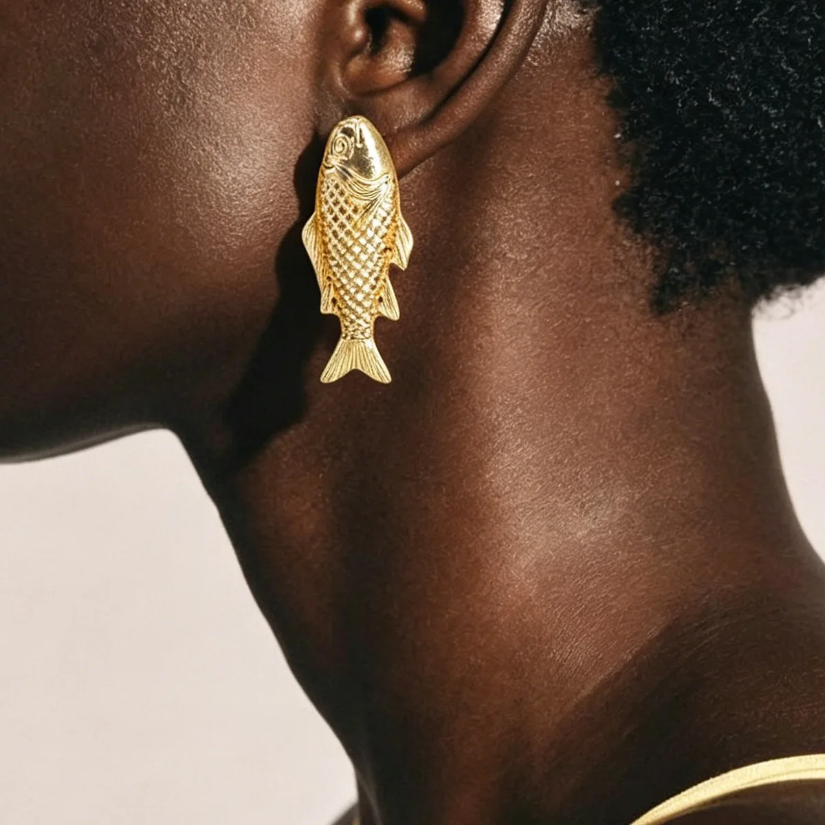Vintage Textured Textured Fish Shaped Stud Earring Modernist Abstract Marine Animal Statement Earwear High Street Style