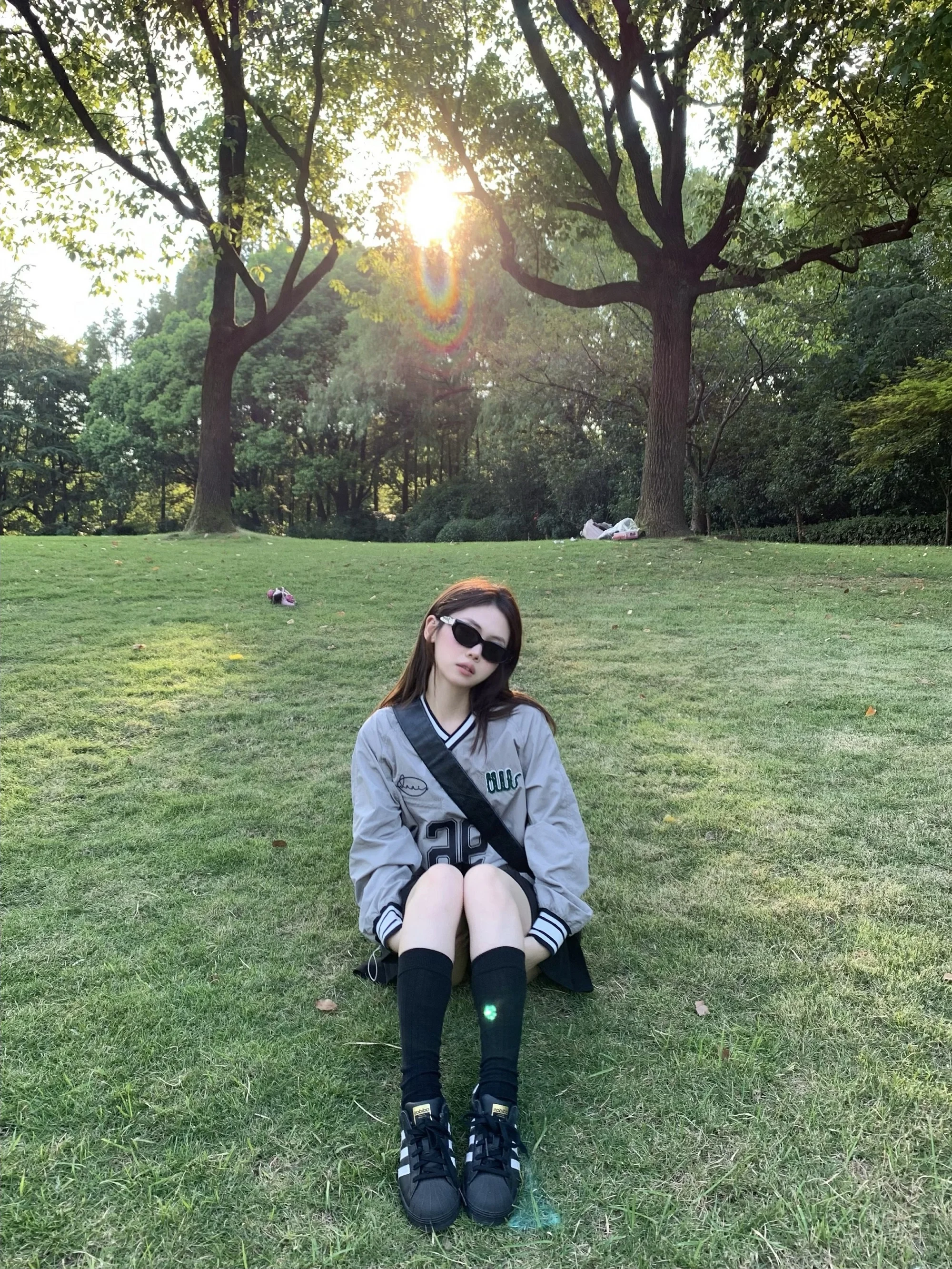 

Американская свободная футболка с длинным рукавом и V-образным вырезом, женская, осень 2025, новинка, повседневный спортивный топ в стиле Дженни, удобная футболка свободного кроя