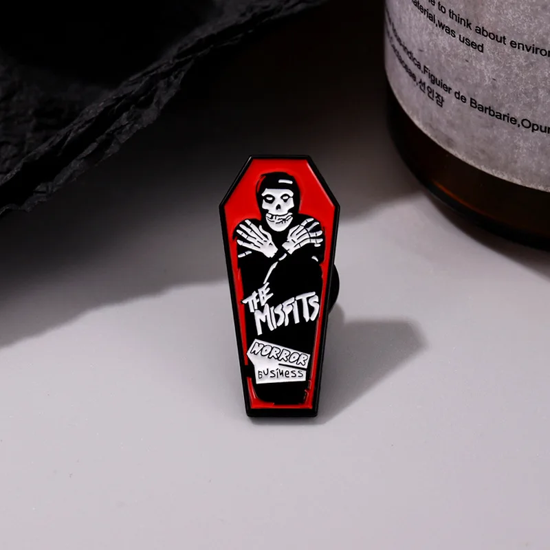 Broche tête de mort en métal punk, épingles pour vêtements, badges de décoration anime, revers sur sac à dos, bijoux, série Halloween, vente en gros