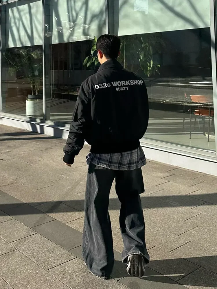 032C schwarze Silhouette-Kurzjacke mit weitem Schnitt, Reißverschluss und mehreren Taschen