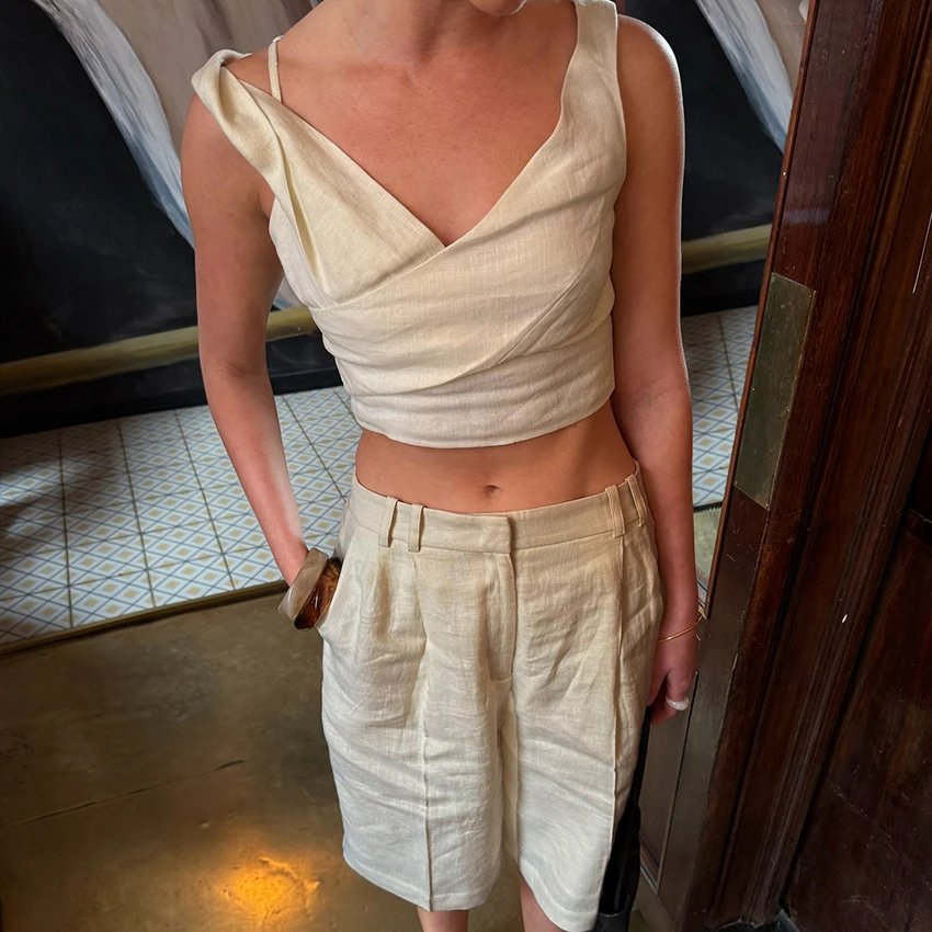 

Костюм Linad Office Lady: шорты цвета хаки с карманами, жилет с V-образным вырезом и брюки миди на молнии, комплект из 2 предметов, женский, лето 2026