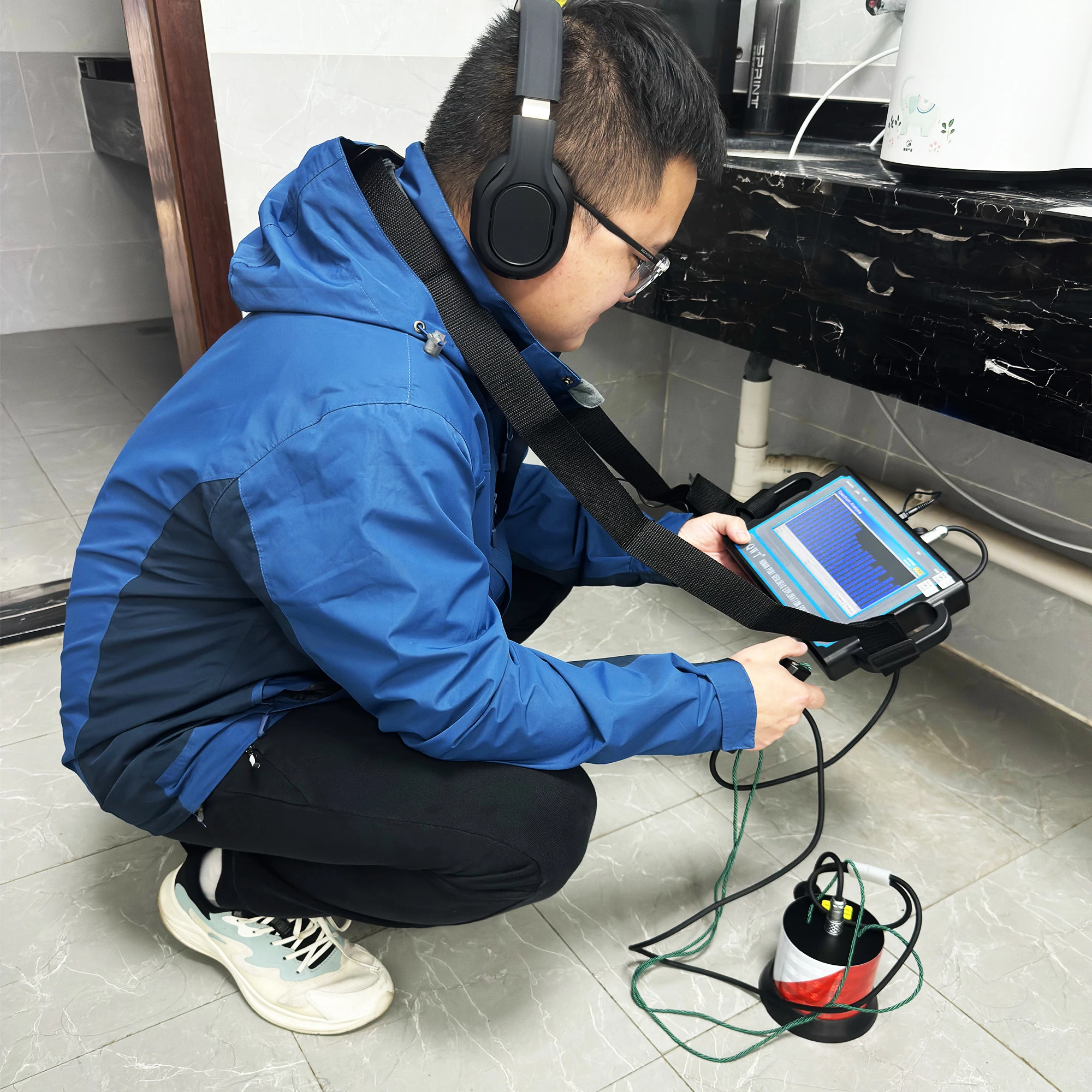 Portable Underground Water Leak Detector PQWT-CL400 Powerful Data Process in Finding Pipe Leakage 4M