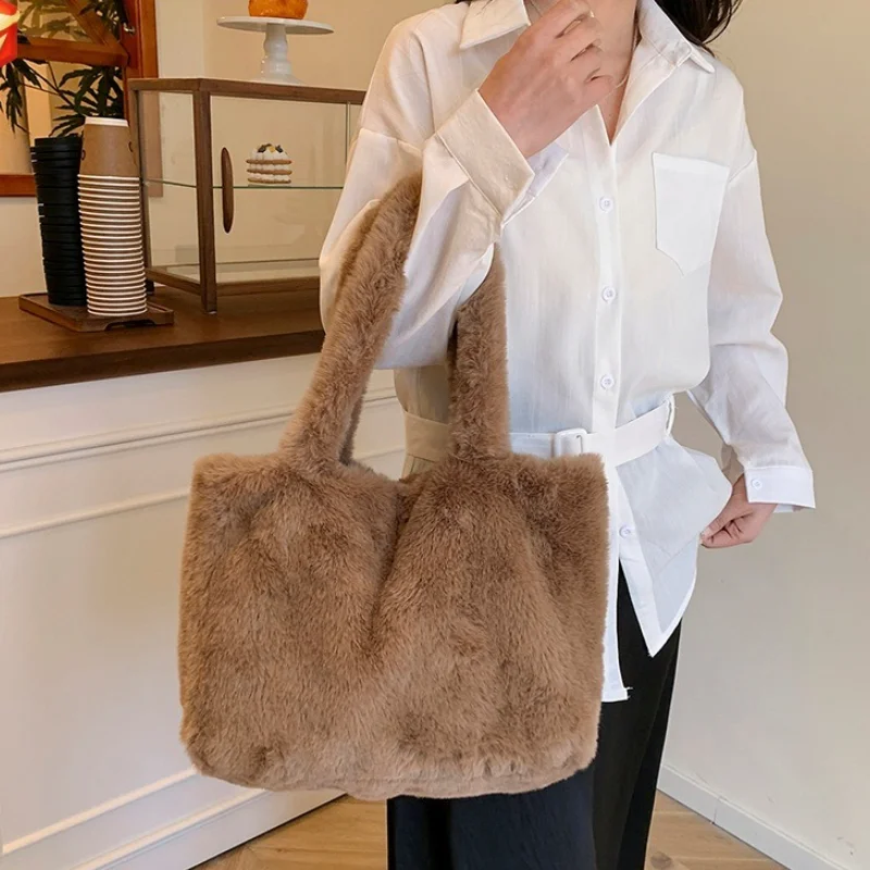 

Women Versatile Cute Soft Plush Tote Bag Autumn Winter Faux Fur Shoulder Bag Purses Female Handbags Fluffy Shopper Bag