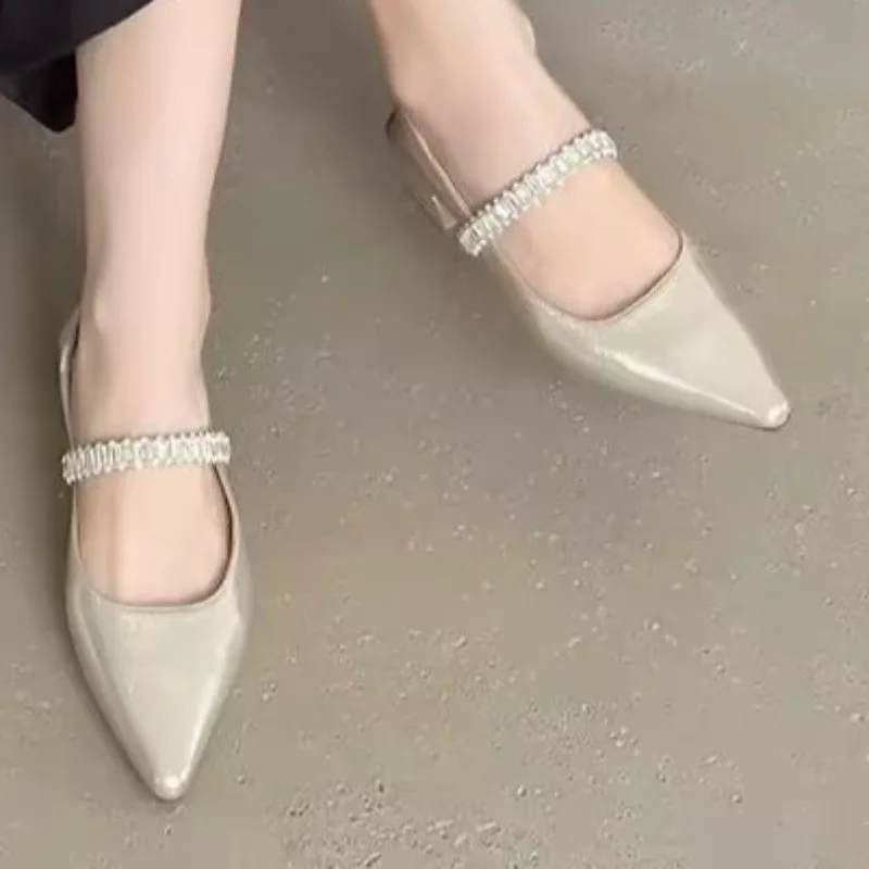 2025 Primavera Nuove donne Sandalo Moda Punta a punta Slip on poco profondo Abito Ciabatte Scarpe Sottile Sandalo con cinturino alla caviglia con tacco basso