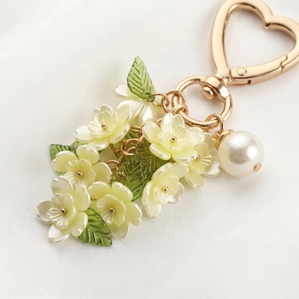 Elegant Flower Cluster Keychain Ornaments Romantic Bag Hanging Charm Cherry Blossom Pearl Sweet Heart-Shaped Keychain