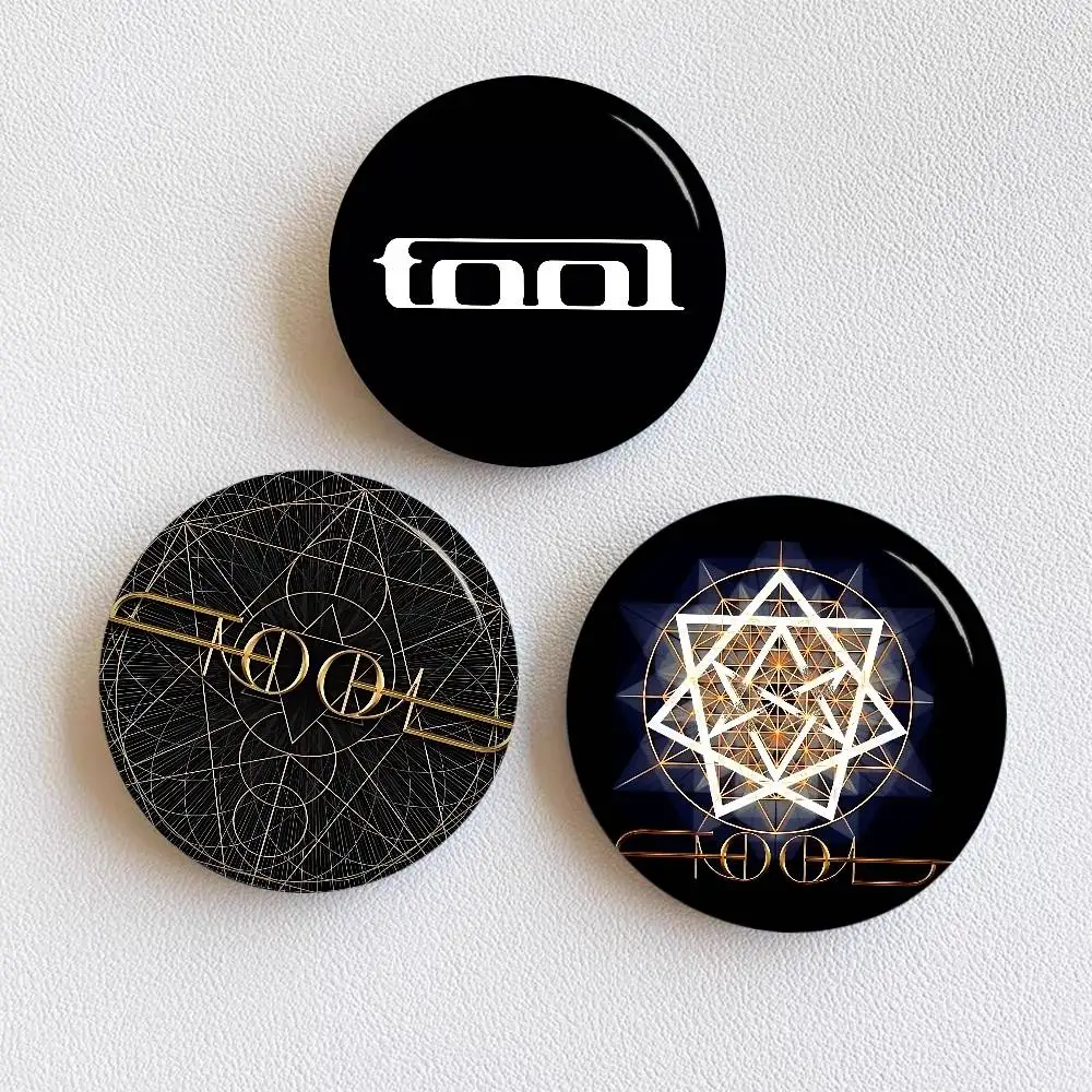 Band T-ToolS Creative Pins Funny Faces Round Snap-in Brooch Badge Backpack Hat Accessories Jewelry Gifts