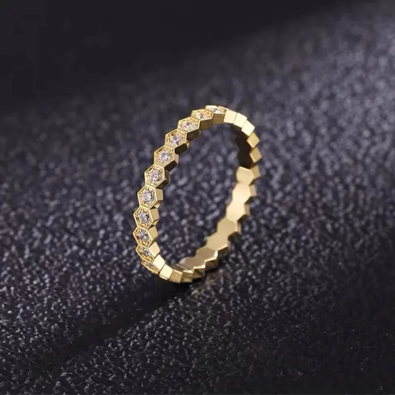 أنيلو دي باريجا دي بانال دي بلاتا دي لي 925 – مودا، فييستا إكسويتا و ريجالو دي كومبليانوس #6